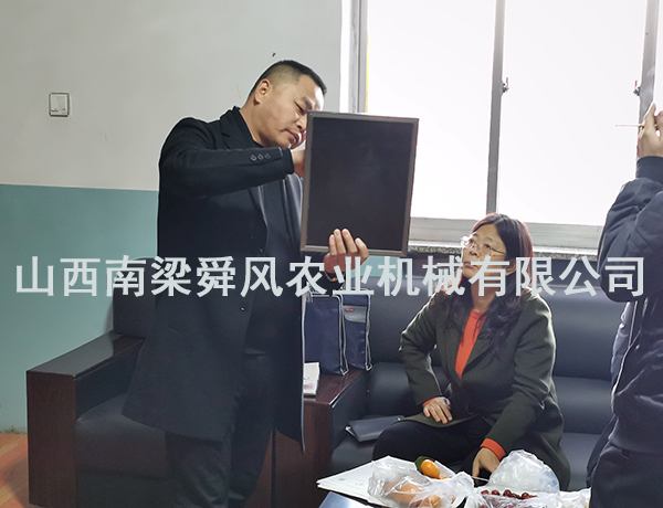 領(lǐng)導視察